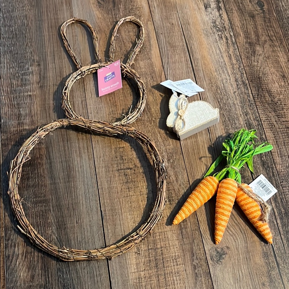 NWT Easter Bunny Wreath and Decor Set